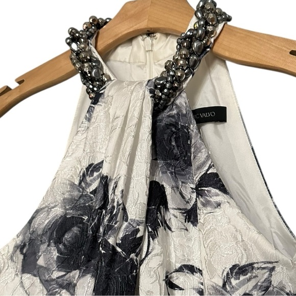 Carmen Marc Valvo Sz 6 White Black Rose Print Beaded Neck Sleeveless Halter Top - Picture 3 of 10